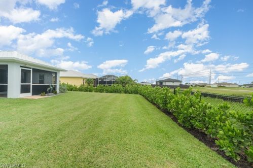 303 24th Pl, Cape Coral, FL 33993-4322