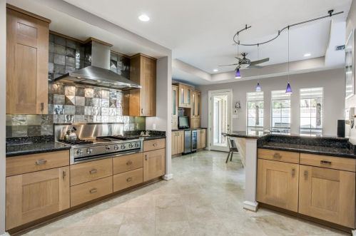 6745 Country Club Cir, Dallas TX  75214-4021 exterior