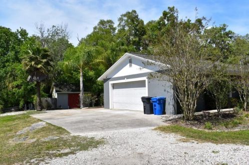 820 Crenshaw Lake Rd, Lutz FL  33548-8129 exterior