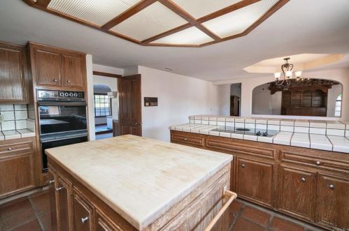 1129 Sugarbush Dr, Vista CA  92084-6605 exterior