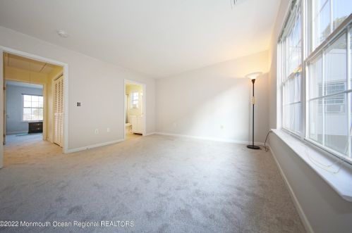 39 Shore Dr, Monmouth Hills NJ  07732-1027 exterior