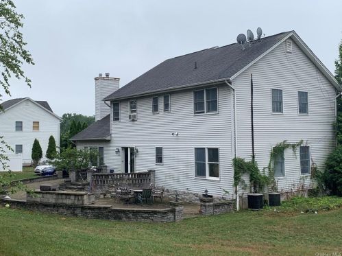 7 Margo Ct, Airmont, NY 10901-7506