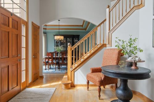 810 Burr Oak Ln, Oconomowoc, WI 53066-8654