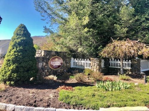 104 Lexington Blvd, Bethel, CT 06801-1334