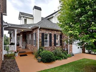 610 Carriage Commons Dr, Hendersonville, NC 28791-1814