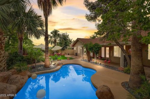 15848 16th St, Phoenix AZ  85022-3326 exterior