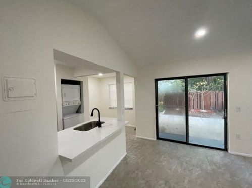 9667 15 Ct, Hollywood FL 33024-4429 exterior