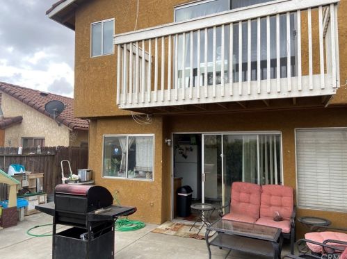 110 Oaktree Dr, Perris CA  92571-2771 exterior