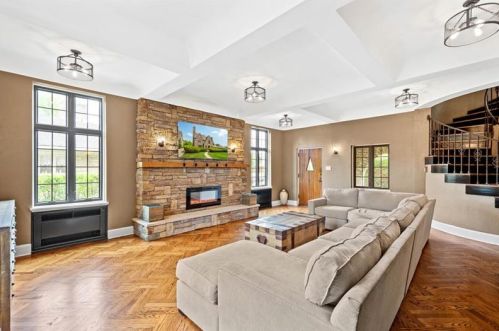 1035 Washington Rd, Pittsburgh, PA 15228-2005