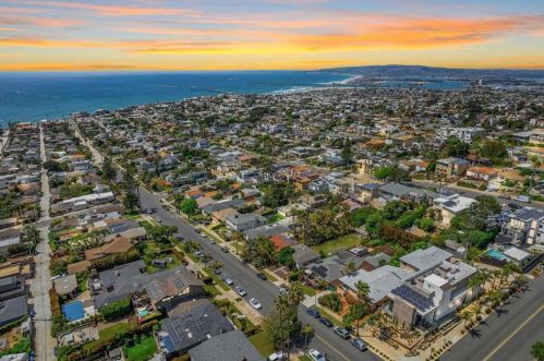 4438 Pescadero Ave, San Diego CA 92107-3629 exterior