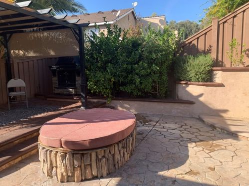 16705 Minter Ct, Santa Clarita CA  91387-3275 exterior