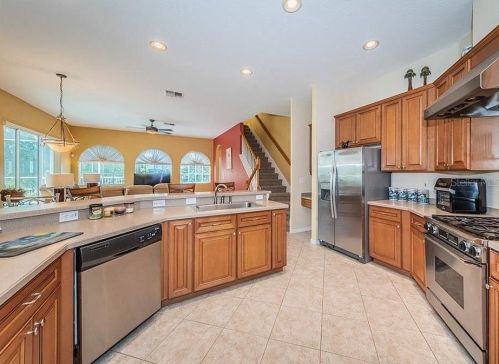 1673 Oak Park Ct, Tarpon Springs FL  34689-3891 exterior