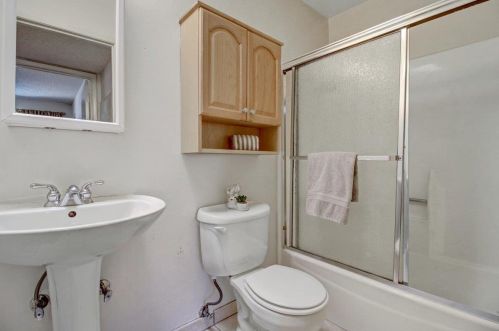 880 Stonegate Dr, South San Francisco CA  94080-1562 exterior