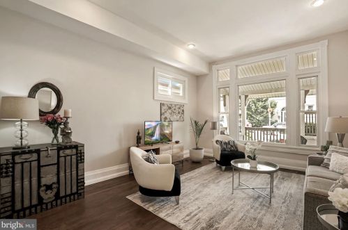 317 V St, Washington, DC 20002-1411