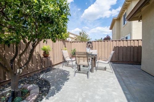 767 Red Barn Pl, Lathrop CA  95330-8975 exterior