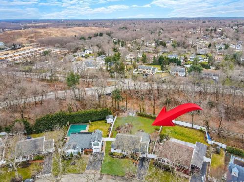 40 Royal Ln, Northport NY  11768-3332 exterior