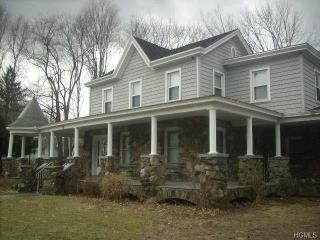 32 Highland Ave, Otisville, NY 10963-2348
