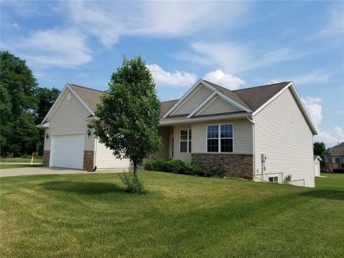 805 Juniper Ave, Robins, IA 52328-9671