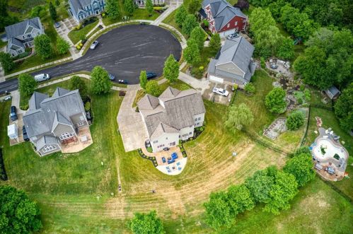 121 Redbud Ct, Gibsonia, PA 15044-8091