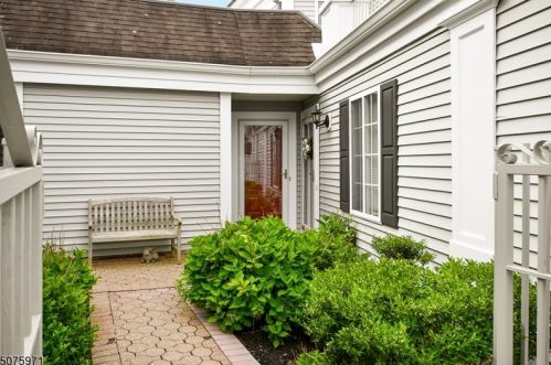 239 Riveredge Dr, Chatham Township, NJ 07928-3107