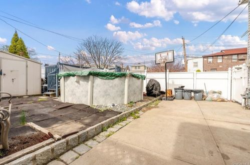 4400 Locust Point Dr, Bronx NY  10465-4038 exterior