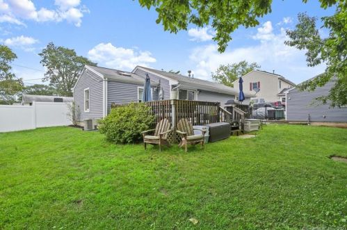 56 Windsong Ln, Milford CT  06460-5945 exterior