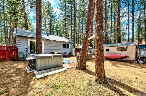 1209 Reno Ave, South Lake Tahoe CA  96150-2920 exterior