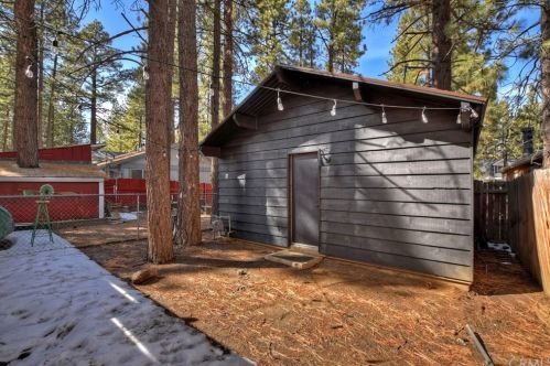 926 Barker Blvd, Big Bear City CA  92314-9568 exterior
