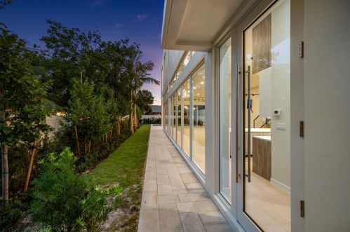 724 Lake Ave, Delray Beach FL  33483-5928 exterior