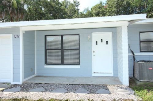 1717 White St, Titusville, FL 32796-3219