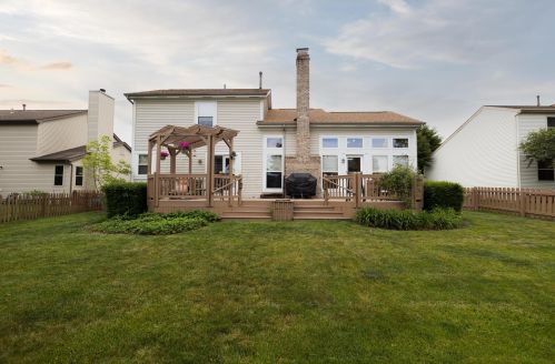 1390 Wild Horse Dr, Darbydale OH  43123-8540 exterior