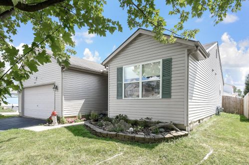 7637 Farm Hill Dr, Blacklick, OH 43004-9066