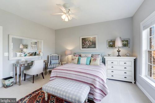 19376 Ml Dm Pl, Leesburg VA 20176-1637 exterior