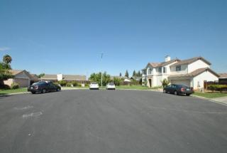 5279 Wildflower Ln, Fresno, CA 93725-0920