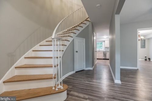 8154 Carrleigh Pkwy, Springfield, VA 22152-1152