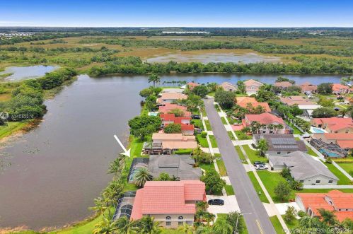 920 203rd Ave, Hollywood FL  33029-3439 exterior