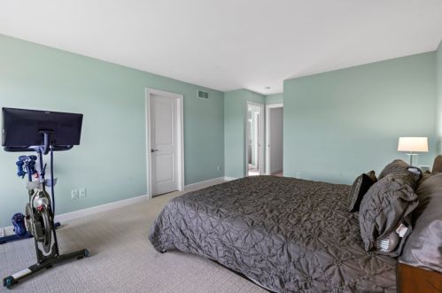 1465 Glen Oaks Ln, Thiensville WI  53092-2954 exterior