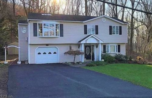 42 Scenic Dr, Andover, NJ 07821-2206