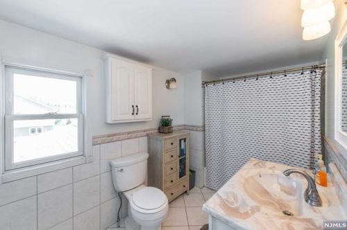 129 Philip Ave, Elmwood Park NJ  07407-2136 exterior