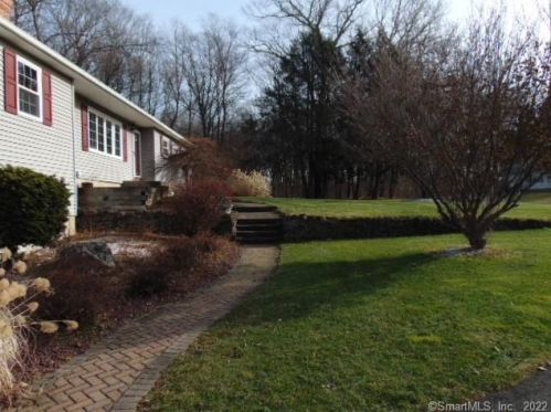 1080 Main St, Cheshire CT  06410-3444 exterior