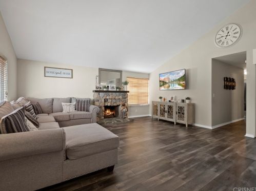 44443 Fenhold St, Lancaster, CA 93535-3422