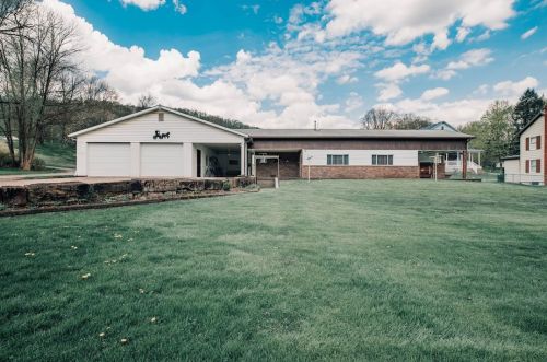 56 Spring St, Robinson, PA 15949-9601