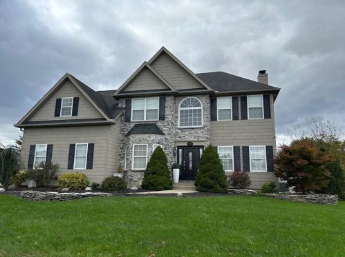 1690 Wagon Wheel Dr, Easton PA  18040-8273 exterior