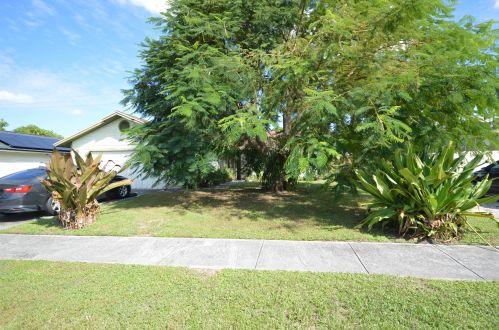 5112 El Claro Cir, West Palm Beach, FL 33415-2768