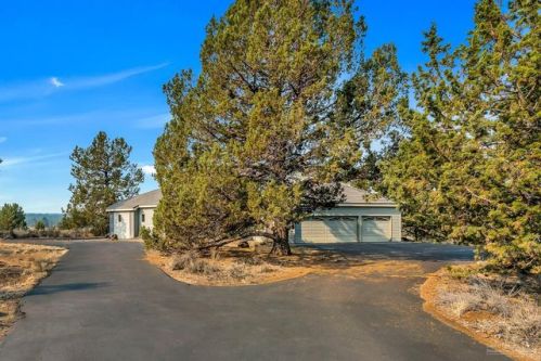 21685 Rickard Rd, Bend, OR 97702-9668