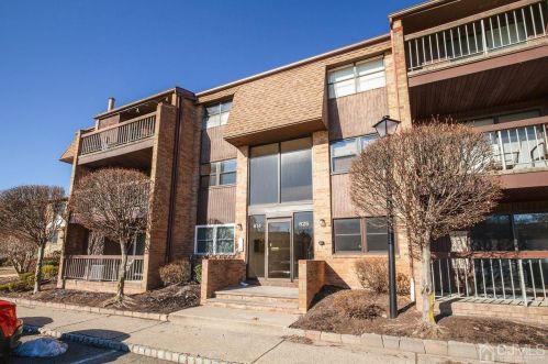 614 Sharon Garden Ct, Woodbridge, NJ 07095-4331