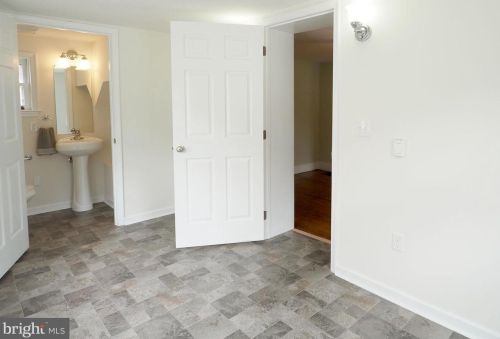 326 Liberty St, Charles Town WV  25414-1828 exterior