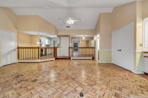 21 Lake Rd, Woodbury CT  06798-2326 exterior