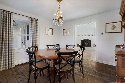 75 Chestnut Hill Rd, Ridgefield CT  06877-1202 exterior