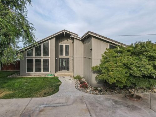 1812 Golf Rd, Turlock CA  95380-9746 exterior
